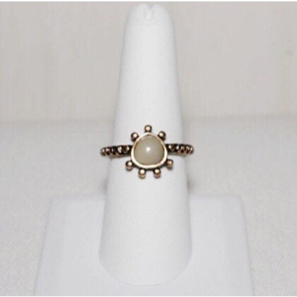 White Cabochon sz 8 Starburst Bronze Tone Fashion Ring - Picture 1 of 8